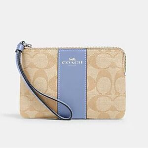 CORNER ZIP WRISTLET IN SIGNATURE CANVAS *NEW*